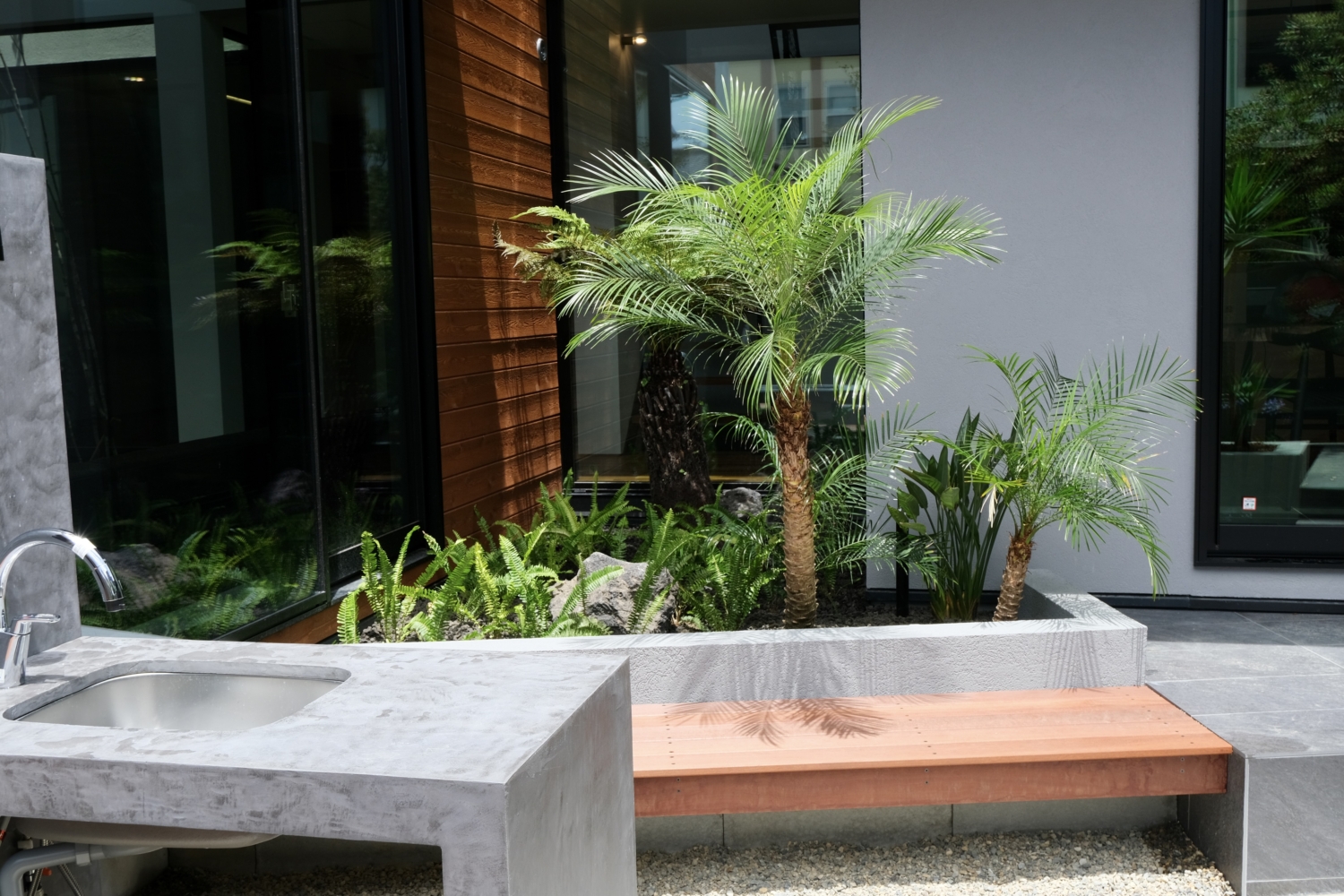 川西市 グレー基調のリゾートガーデン