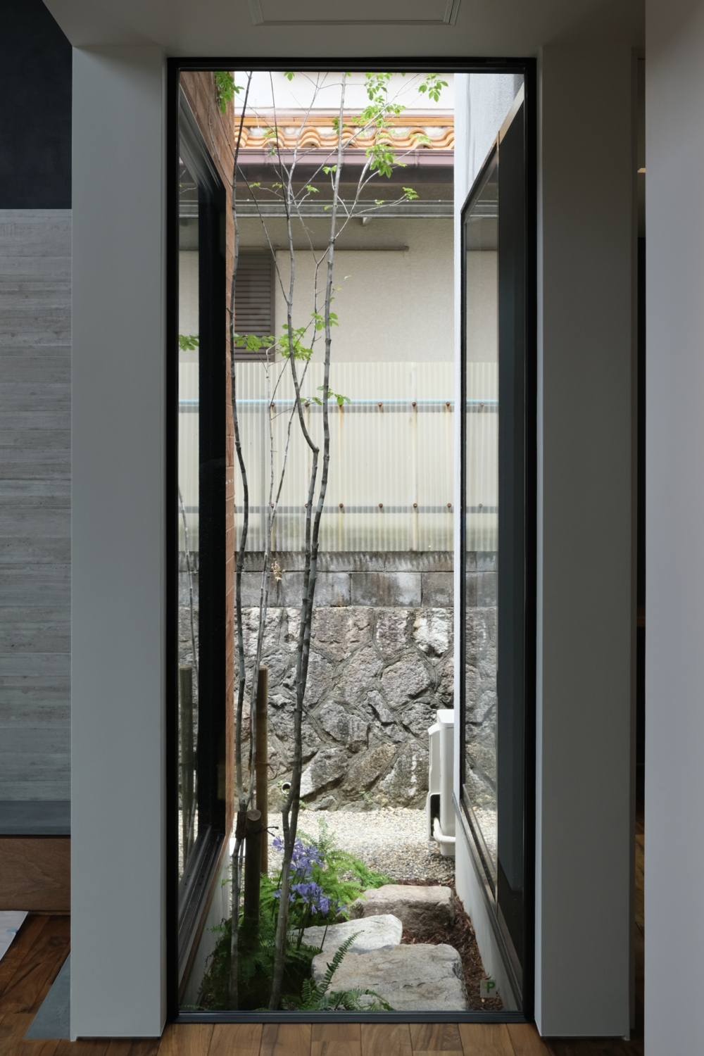 川西市 グレー基調のリゾートガーデン