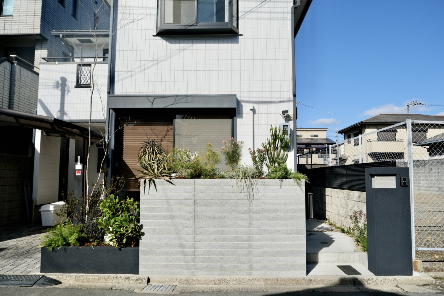 狭小地住宅のリフォームエクステリア