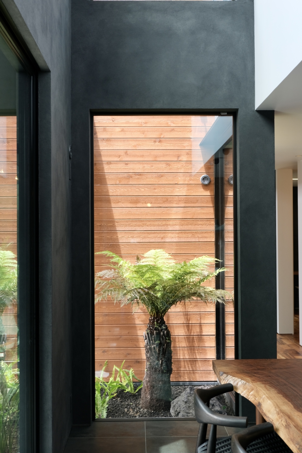 川西市 グレー基調のリゾートガーデン