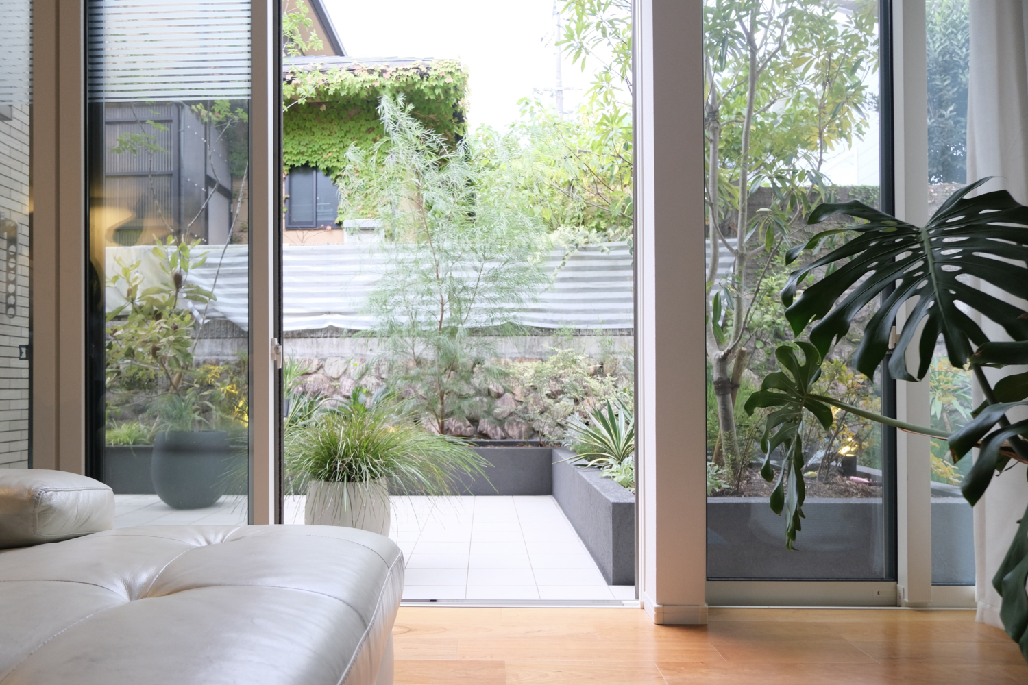 宝塚市　ガーデン　タイルテラスの庭 