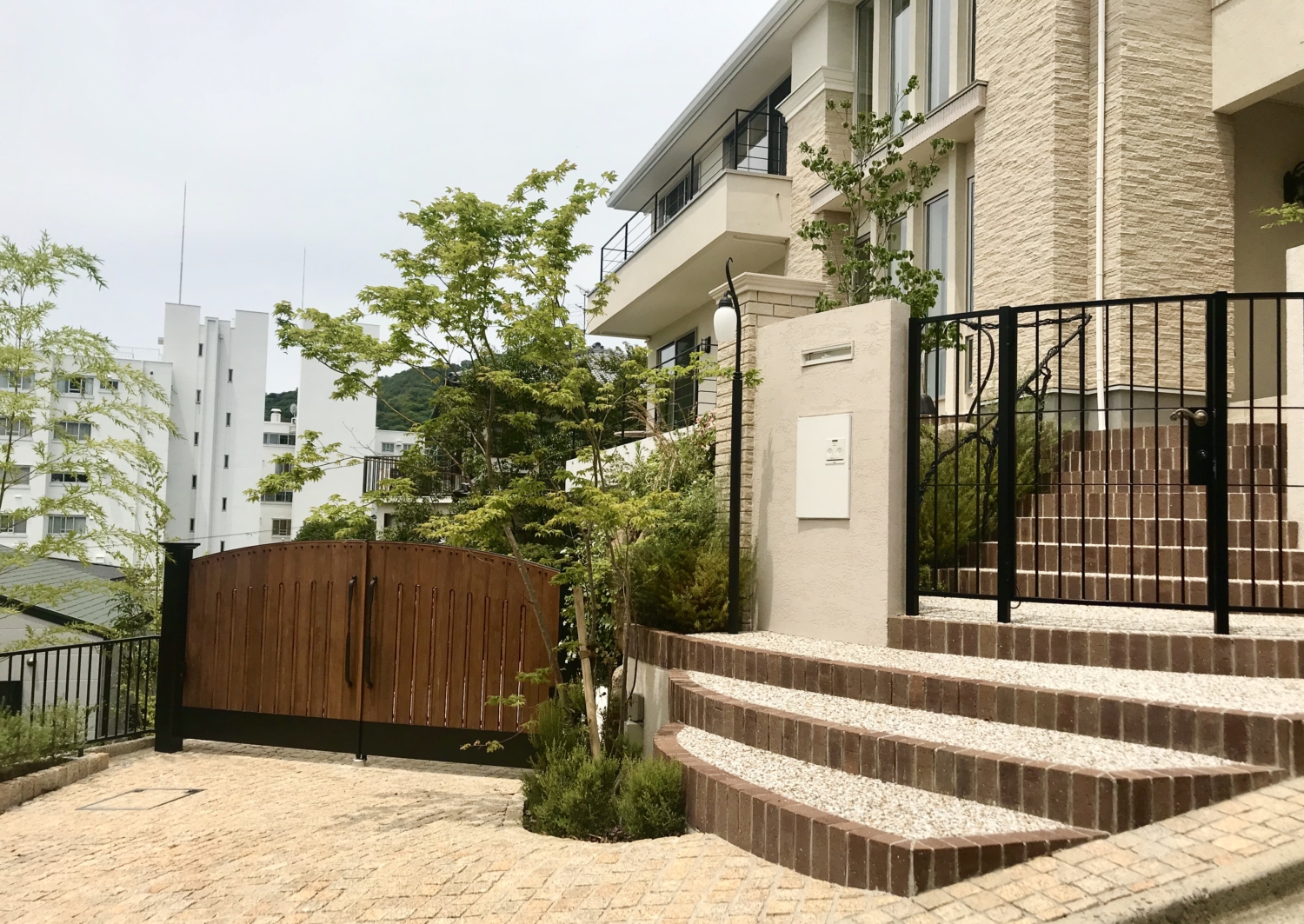 芦屋市 木製電動ゲート エントランス