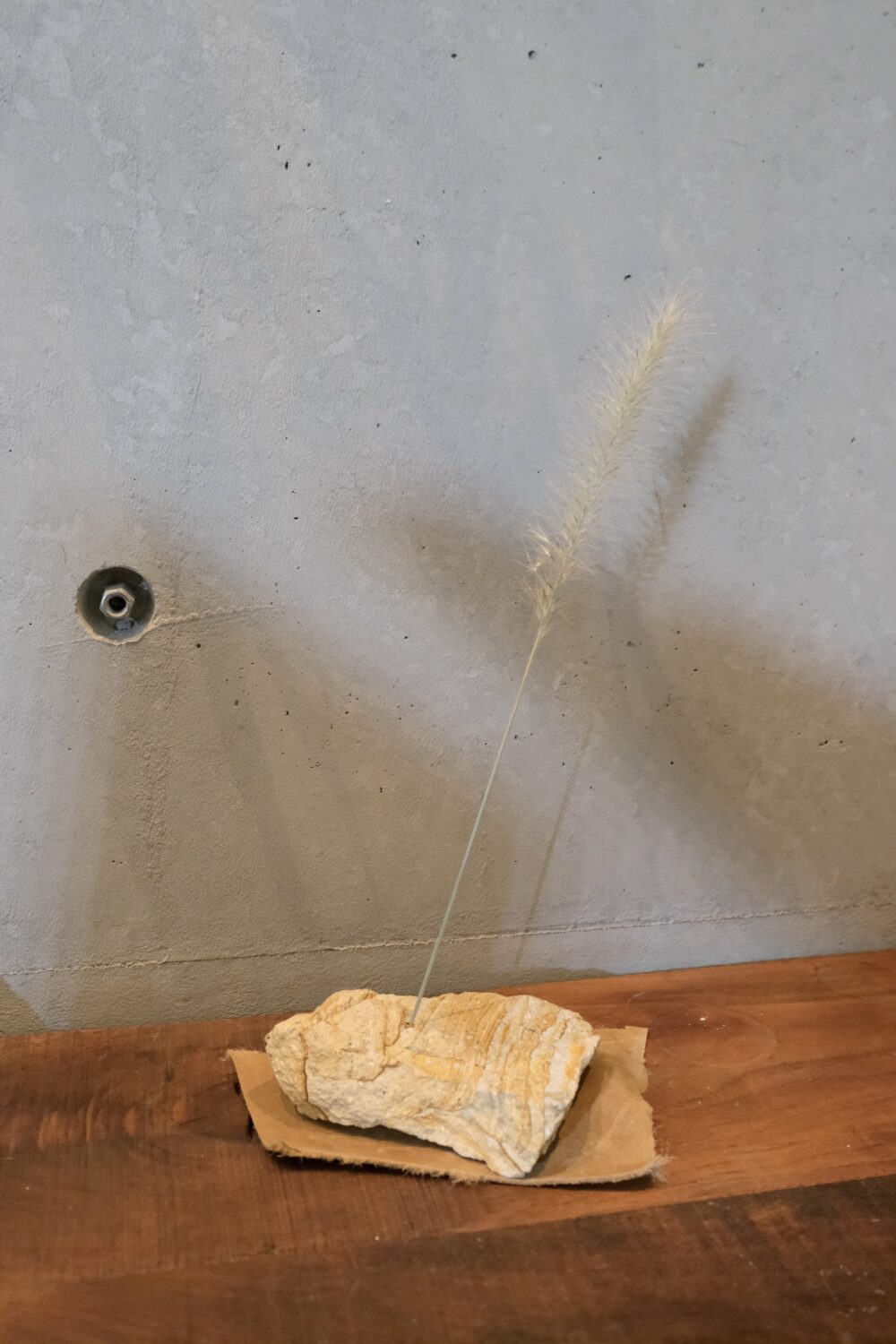 自然石のインセンスホルダー