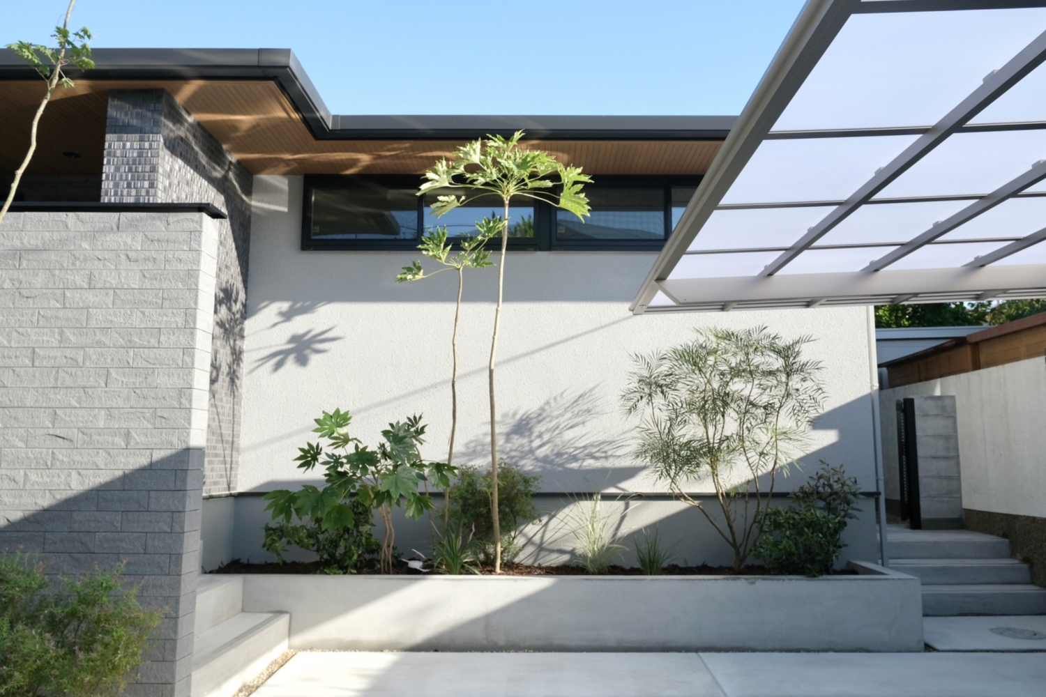 吹田市　生活に寄り添う平屋の雑木モダン外構